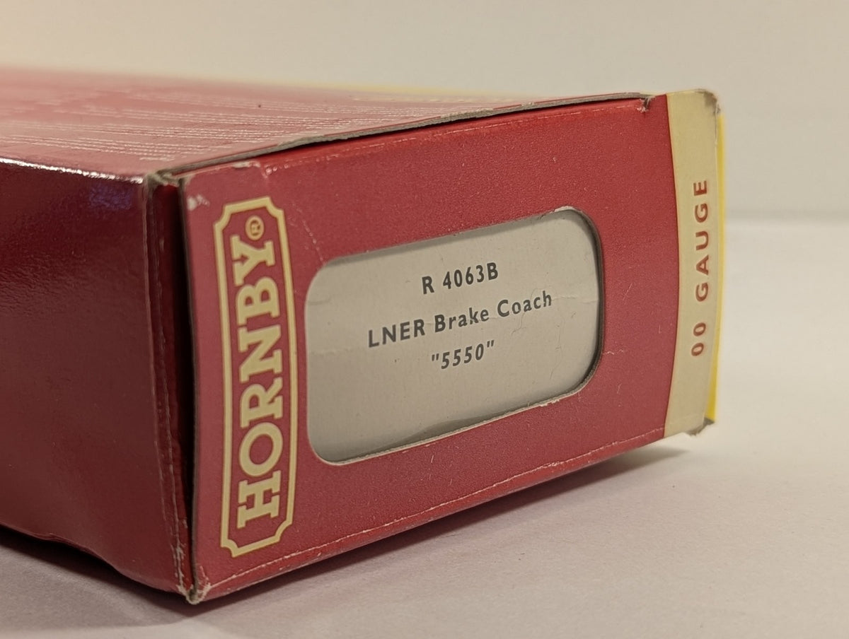 Hornby OO Gauge LNER Gresley Composite Coach Passenger Coach 22357 LNER Teak