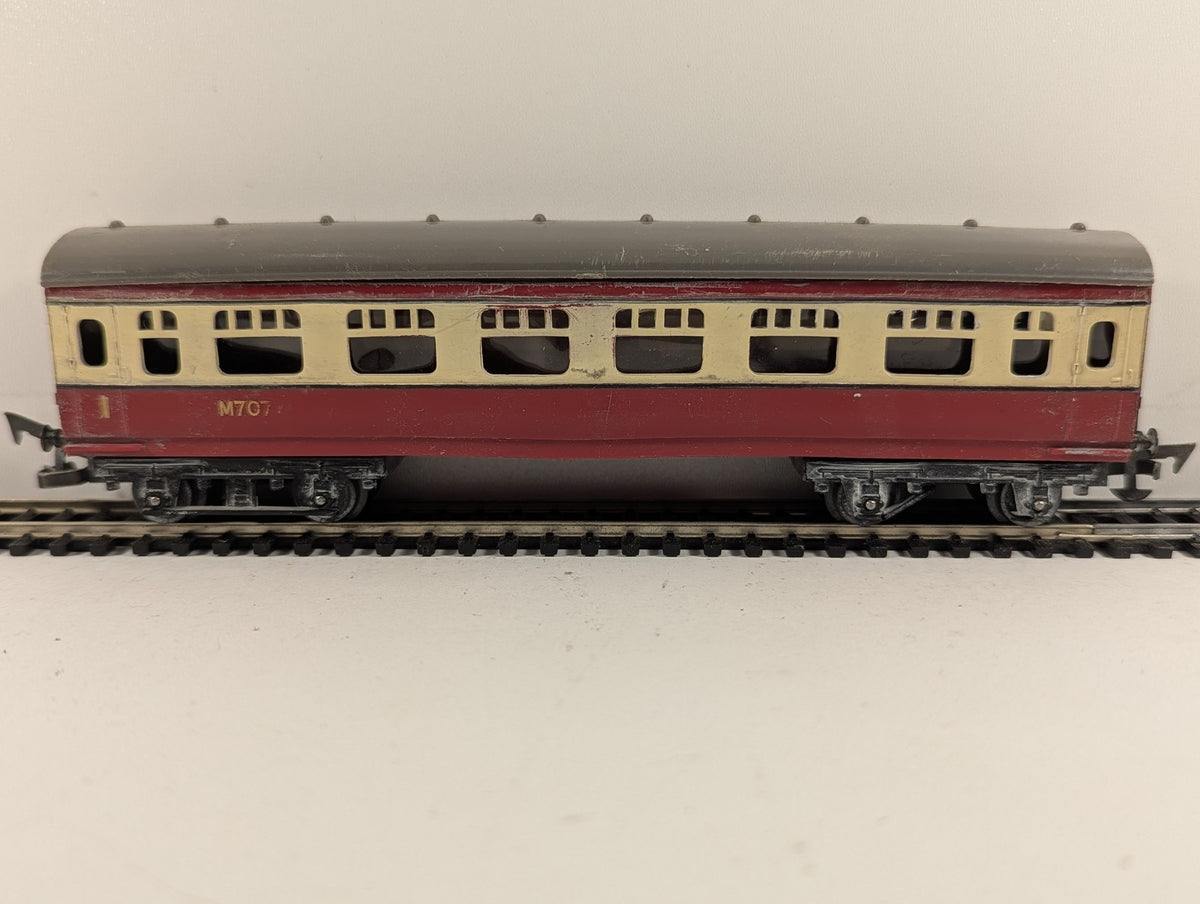 Tri-ang OO Gauge BR Mk1 Short Coach Passenger Coach M7071 BR Carmine and Cream