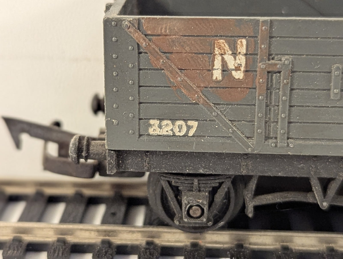 Tri-ang OO Gauge NE 5-Plank Open Wagon Goods Wagon 3207 NE Grey R.10