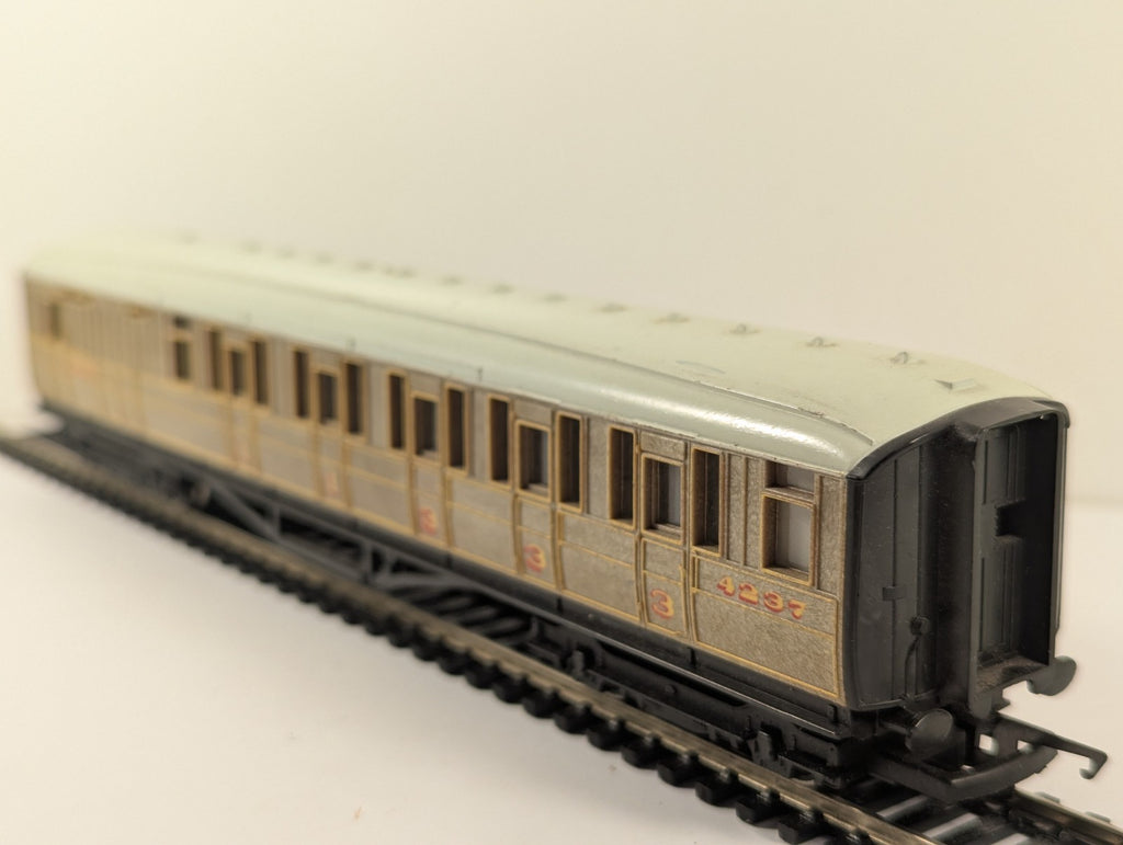 Hornby RailRoad OO Gauge LNER Teak Brake Coach R4333