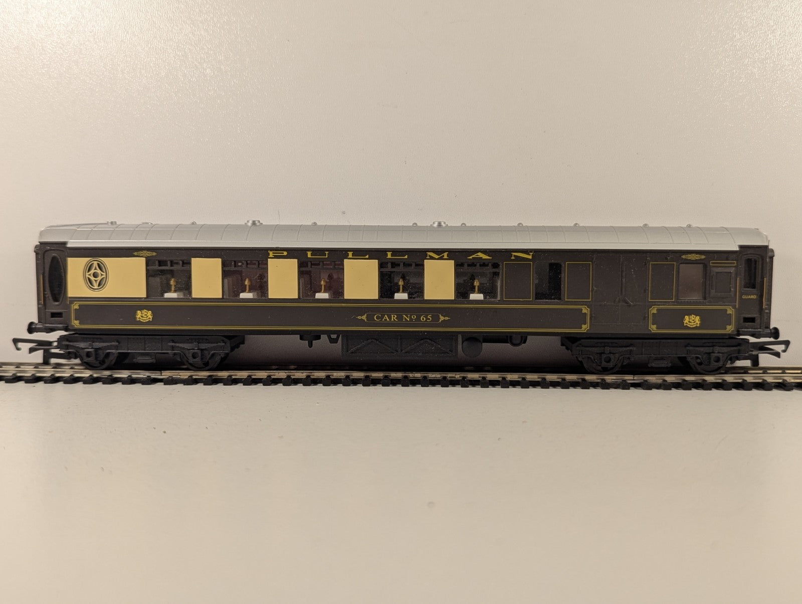 Hornby OO Gauge Pullman Brake Third Car No. 65 Coaches Pullman umber
