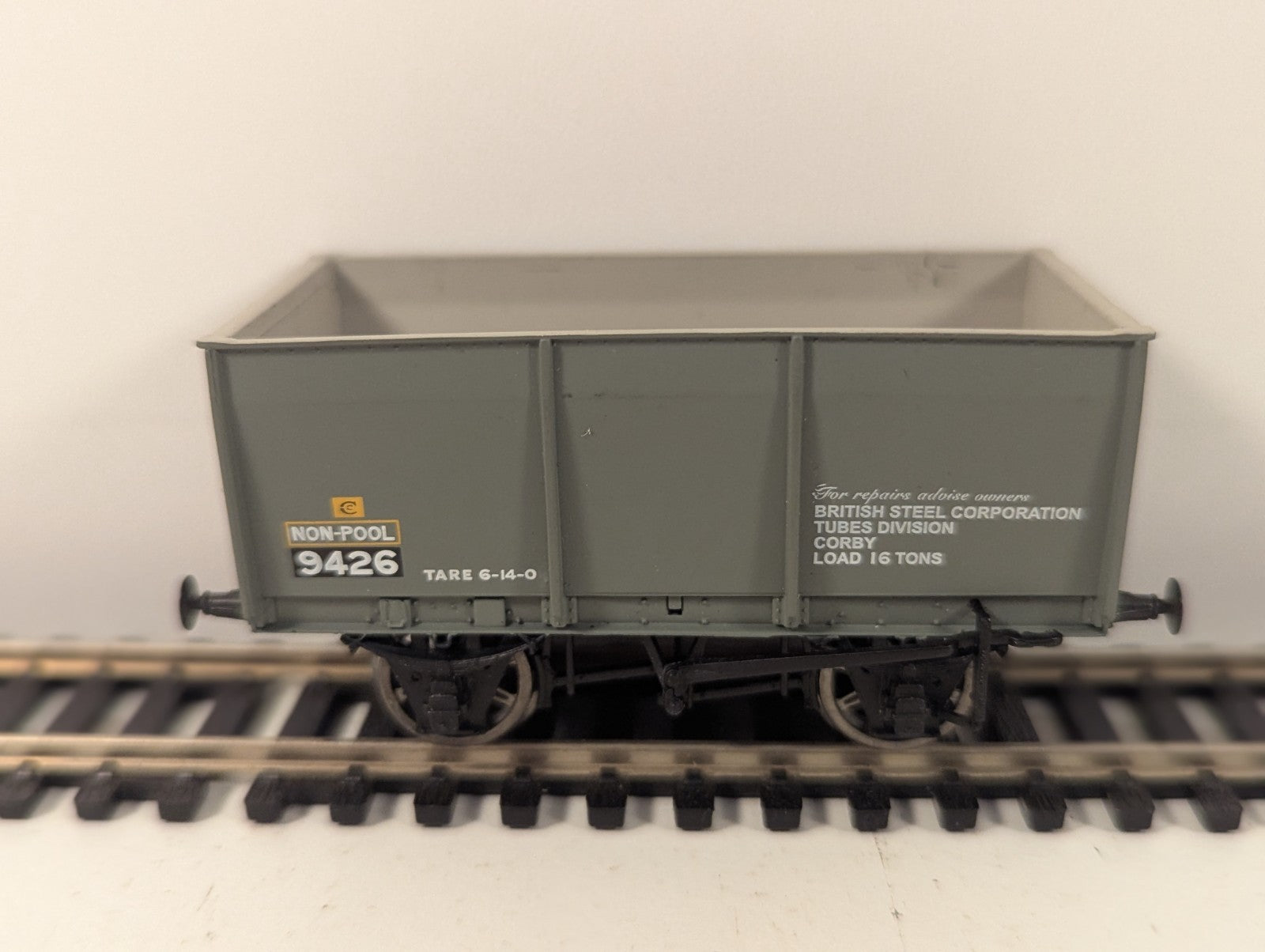 Bachmann 37-400A OO Gauge 16T Tippler Wagon British Steel Corby