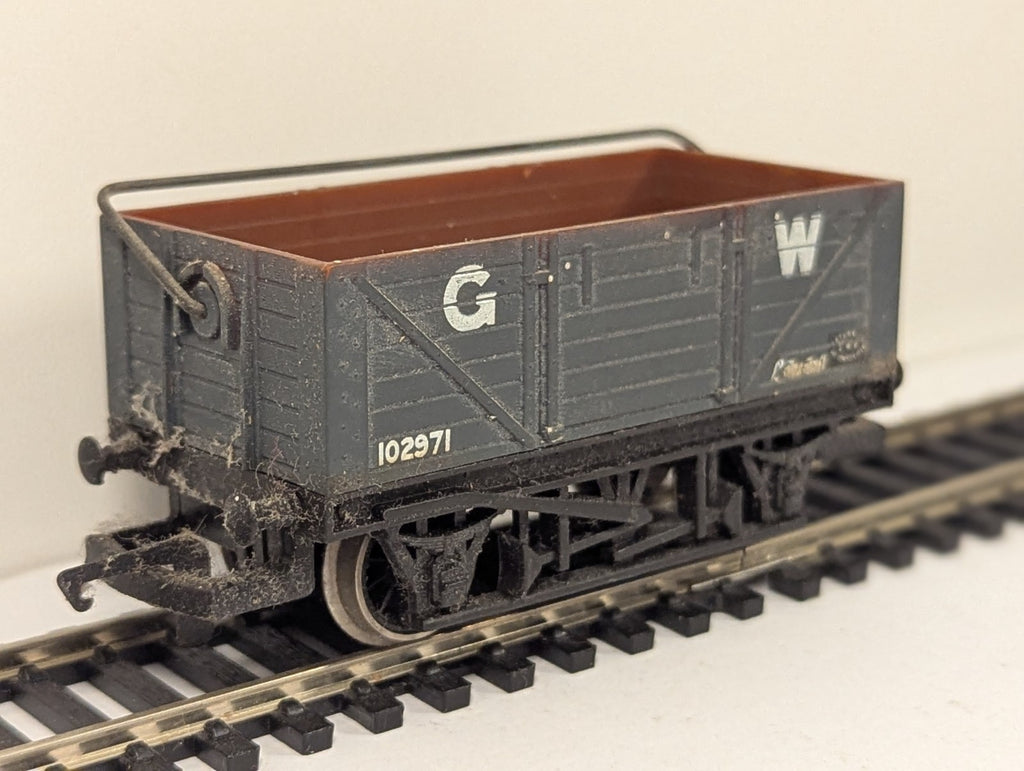 Hornby R240 OO Gauge GWR Wagon With Sheet Rail 102971