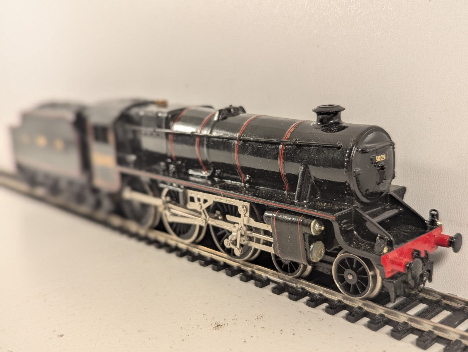Hornby OO Gauge LMS Class 5 'Black Five' Steam Locomotive 5025 LMS Black