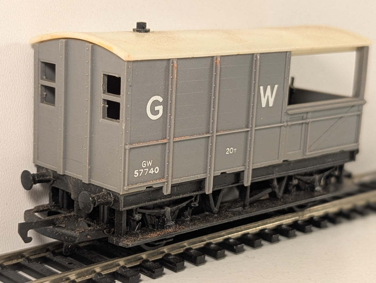 Tri-ang Hornby R124A OO Gauge GWR 20-Ton Brake Van