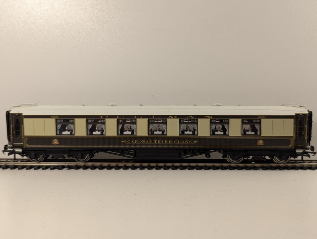 Hornby R4144 Pullman 3rd Class Parlour Car 'Car No. 35'  - Lights up