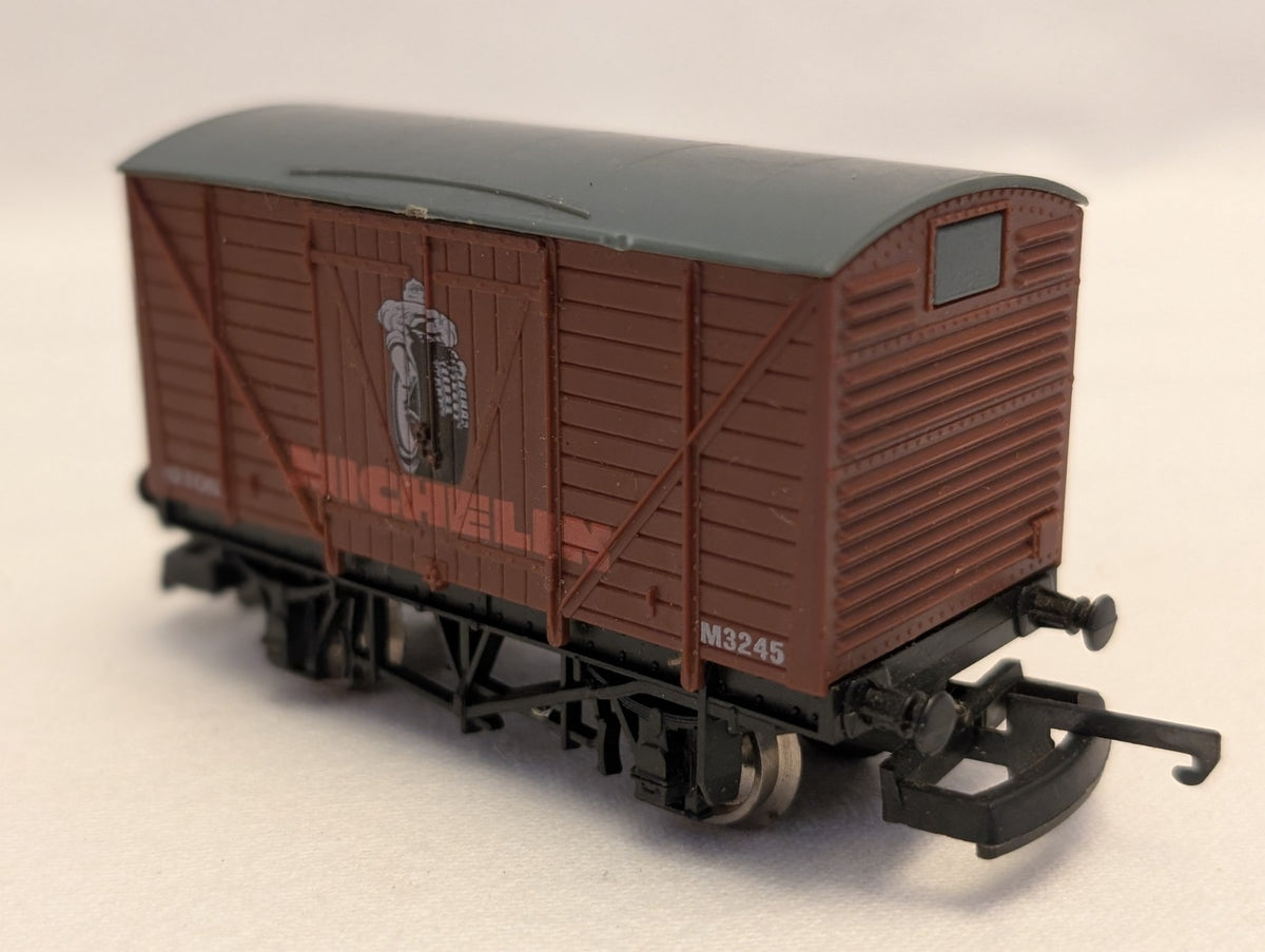Lima OO Gauge 12 Ton Box Van Goods Wagon M3245 Michelin