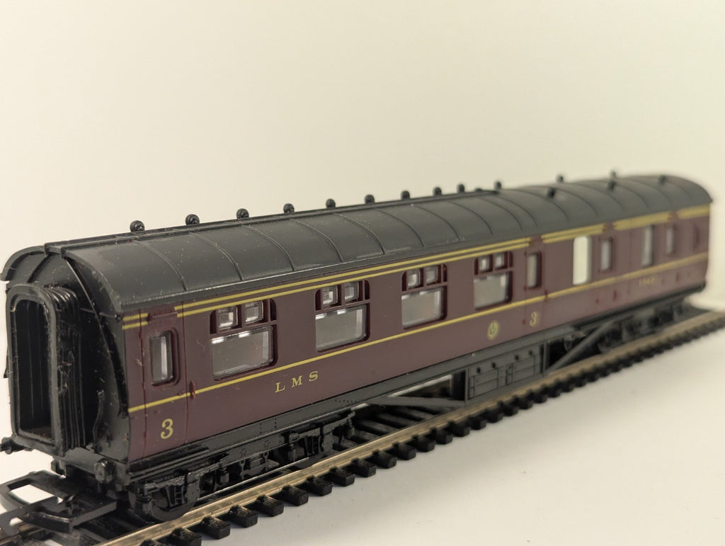 Airfix 54204-7 OO Gauge LMS 57ft Brake 3rd Corridor Coach Boxed