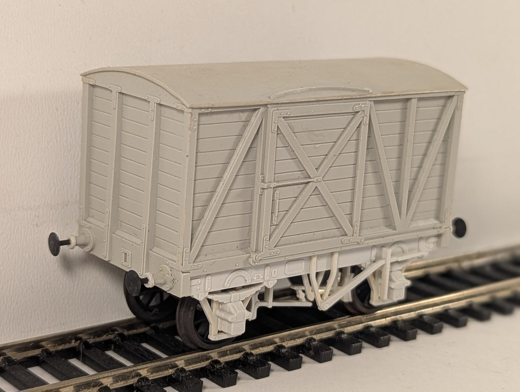 Slater's OO Gauge Midland Railway 10 Ton Covered Goods Van Unpainted 7024