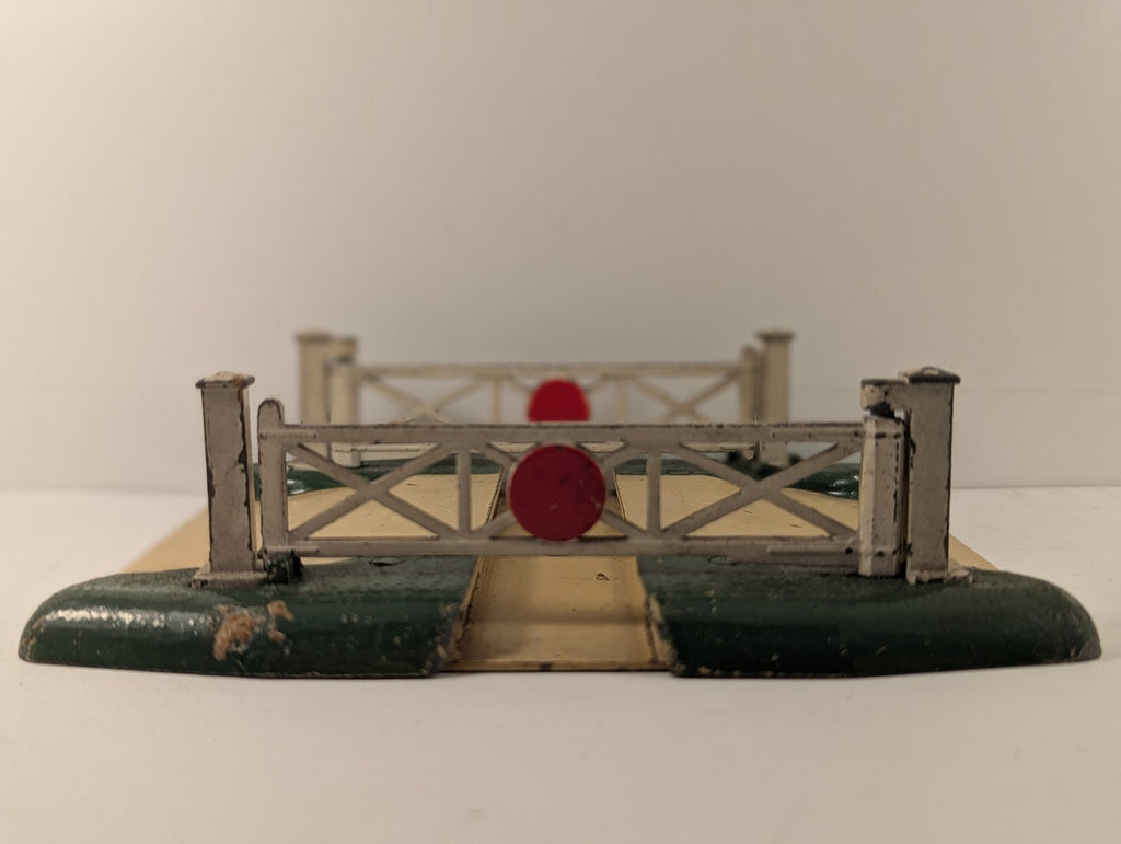 Hornby Dublo OO Gauge D1 Level Crossing Cream and Green