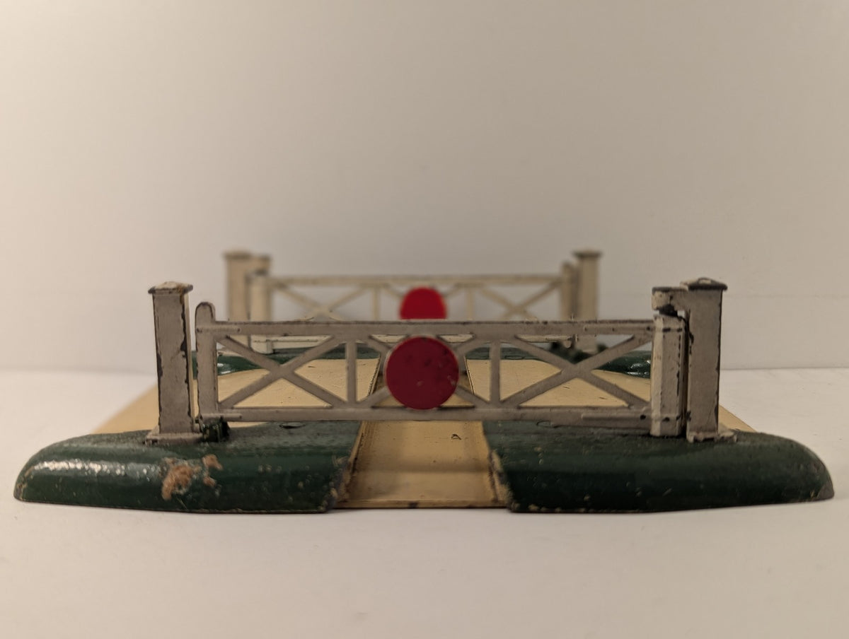 Hornby Dublo OO Gauge D1 Level Crossing Cream and Green