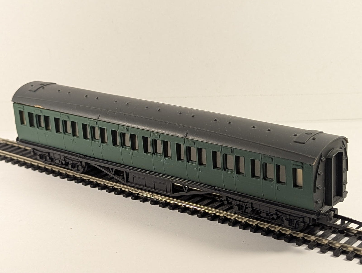 Graham Farish OO Gauge Suburban Compartment Coach Passenger Coach Southern Green