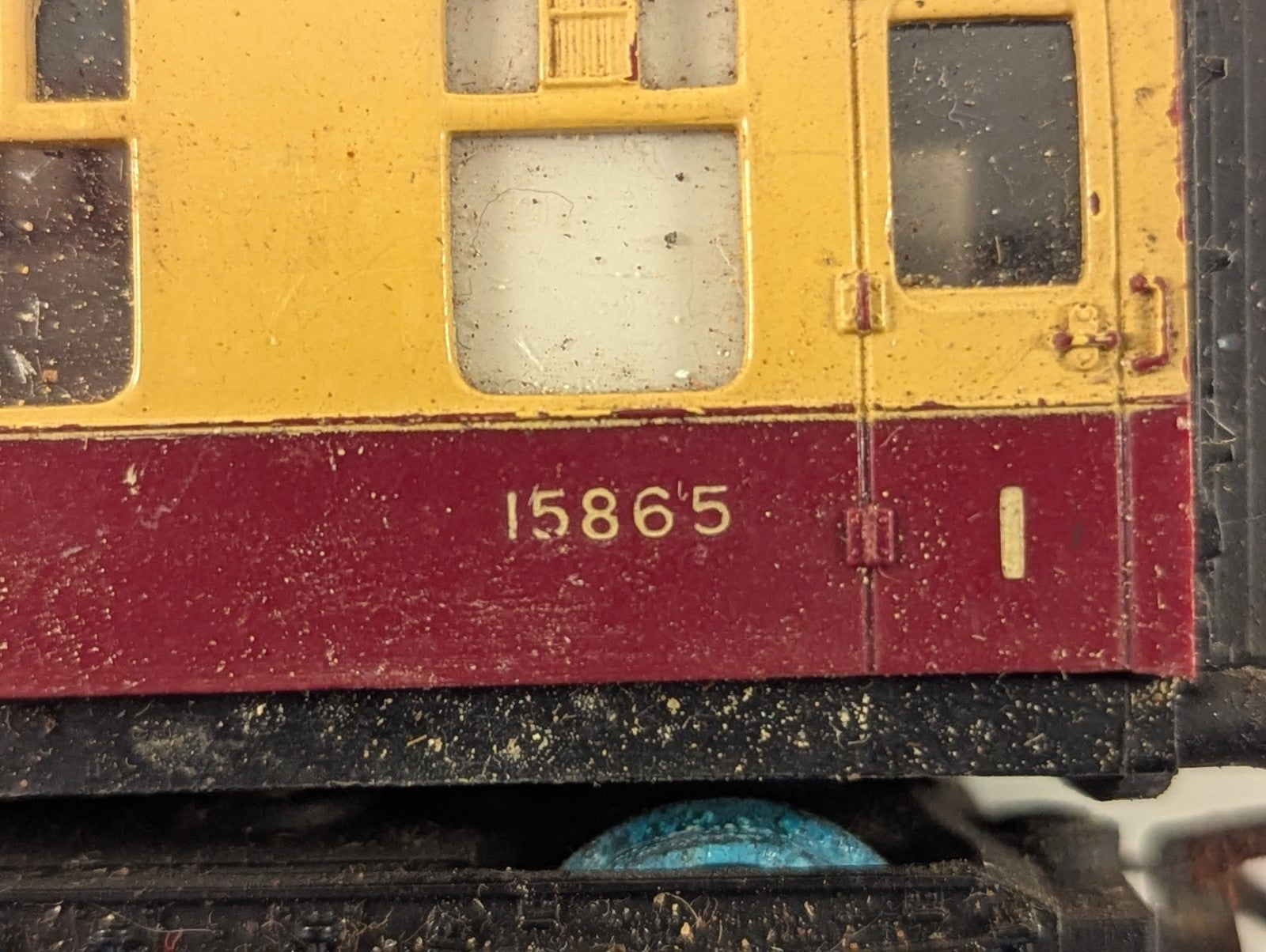 Tri-ang OO Gauge BR Composite Coach Passenger Coach 15865 BR Crimson