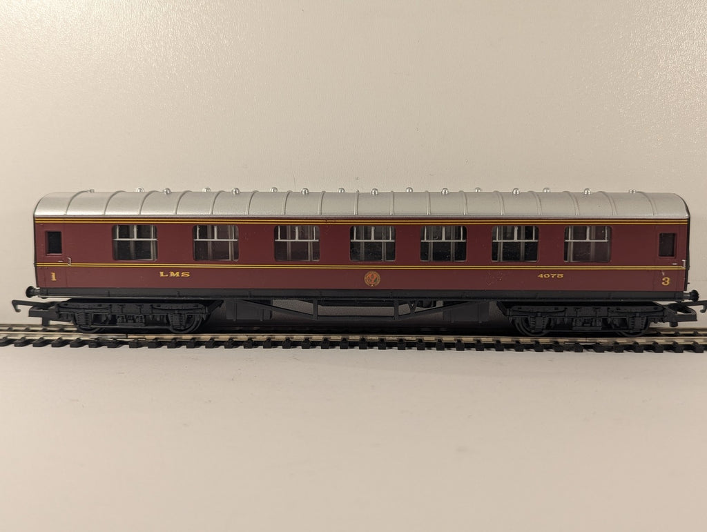Hornby OO Gauge LMS Composite Coach Passenger Coach 4075 LMS Maroon R435