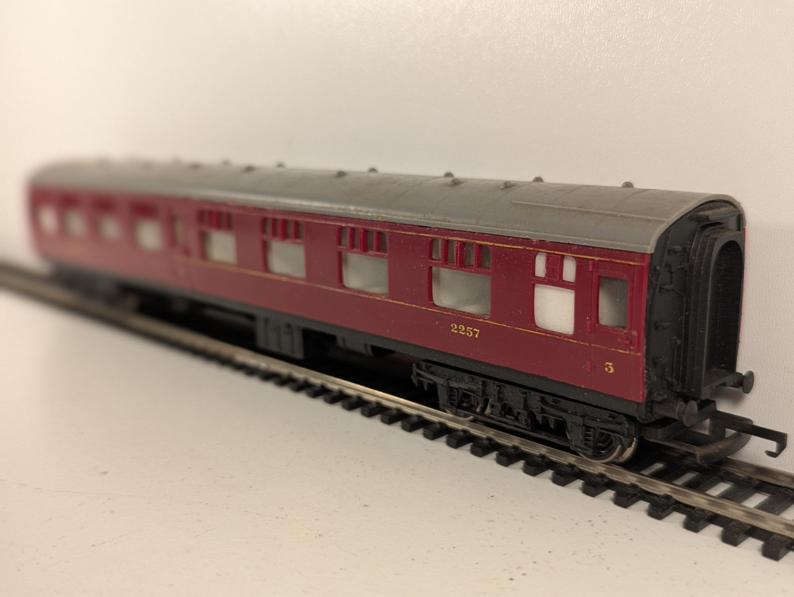 Hornby LMS 3rd Class Corridor Passenger Coach OO Gauge