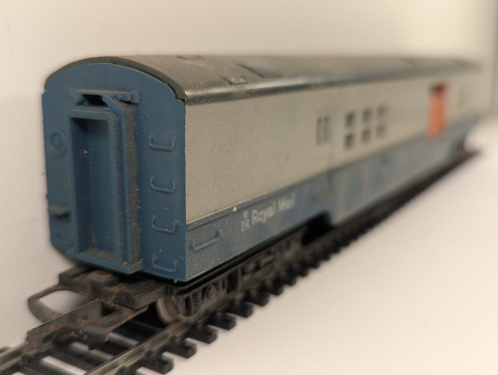 Hornby Railways OO Gauge Operating Royal Mail Coach Passenger Coach M 30224