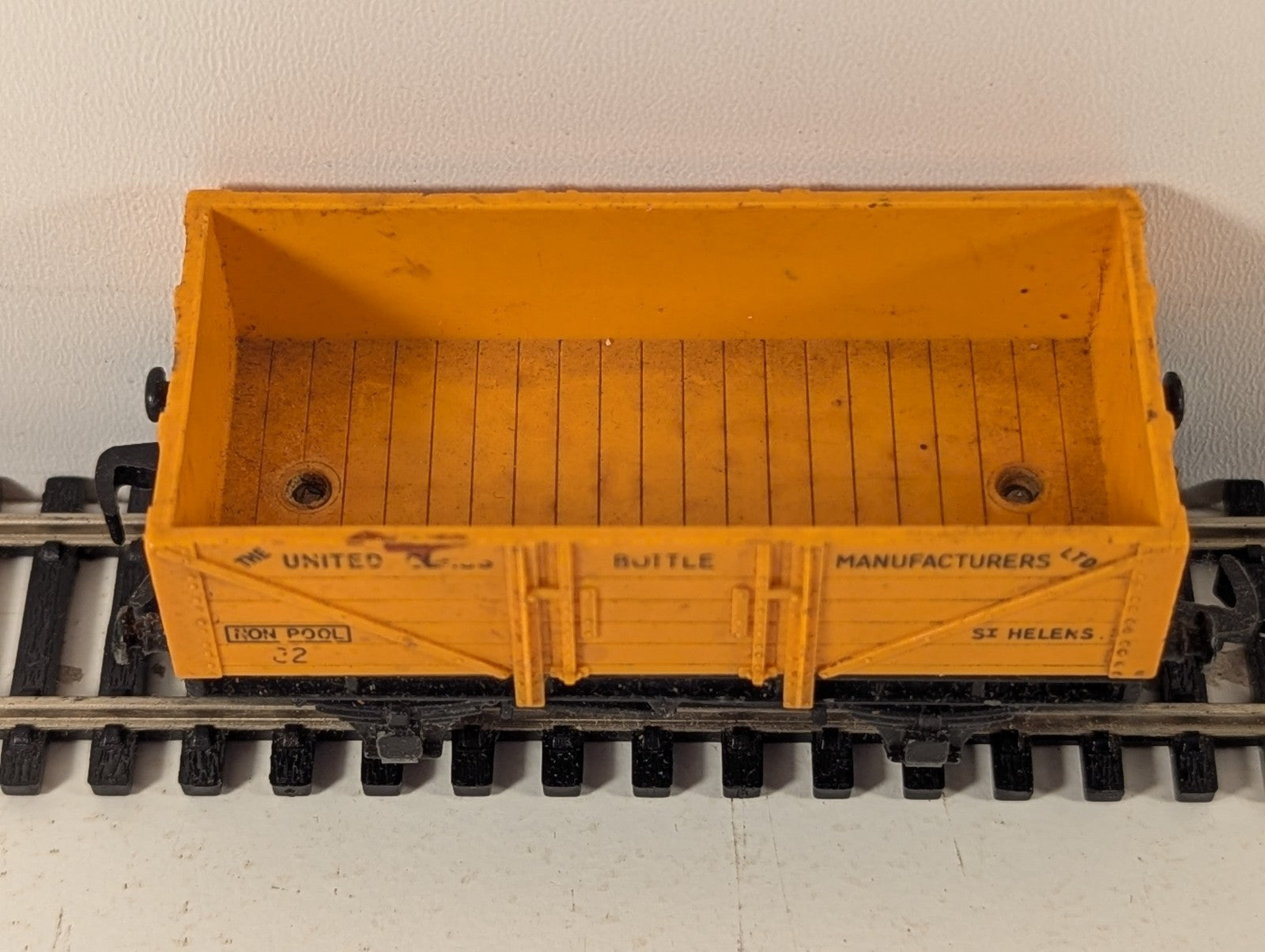 Hornby Dublo United Glass Bottle Manufacturers 5 Plank Open Wagon OO Gauge