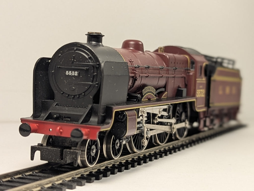 Hornby OO Gauge Patriot Class 5XP 'Illustrious' Locomotive 5532 LMS Crimson Lake