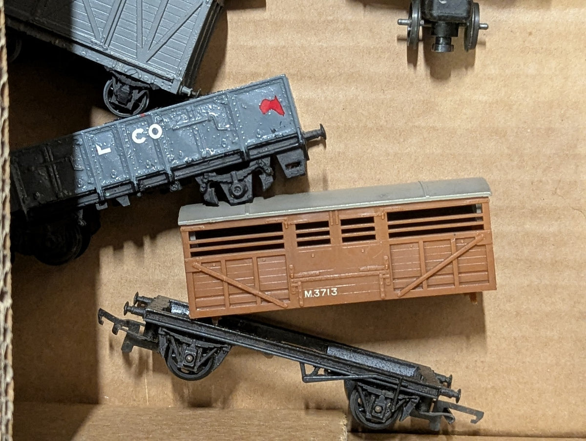 Tri-ang Hornby OO Gauge OO Gauge Coaches and Wagons Job Lot Mixed