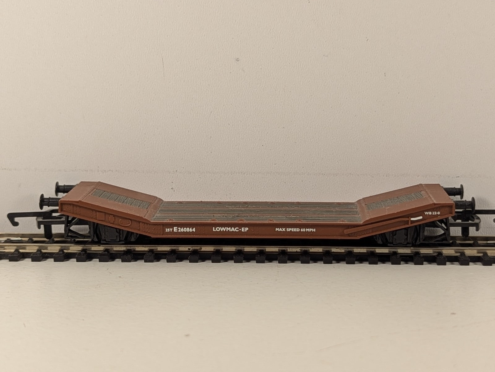 Hornby OO Gauge Lowmac Wagon Goods Wagon E260864 BR Bauxite