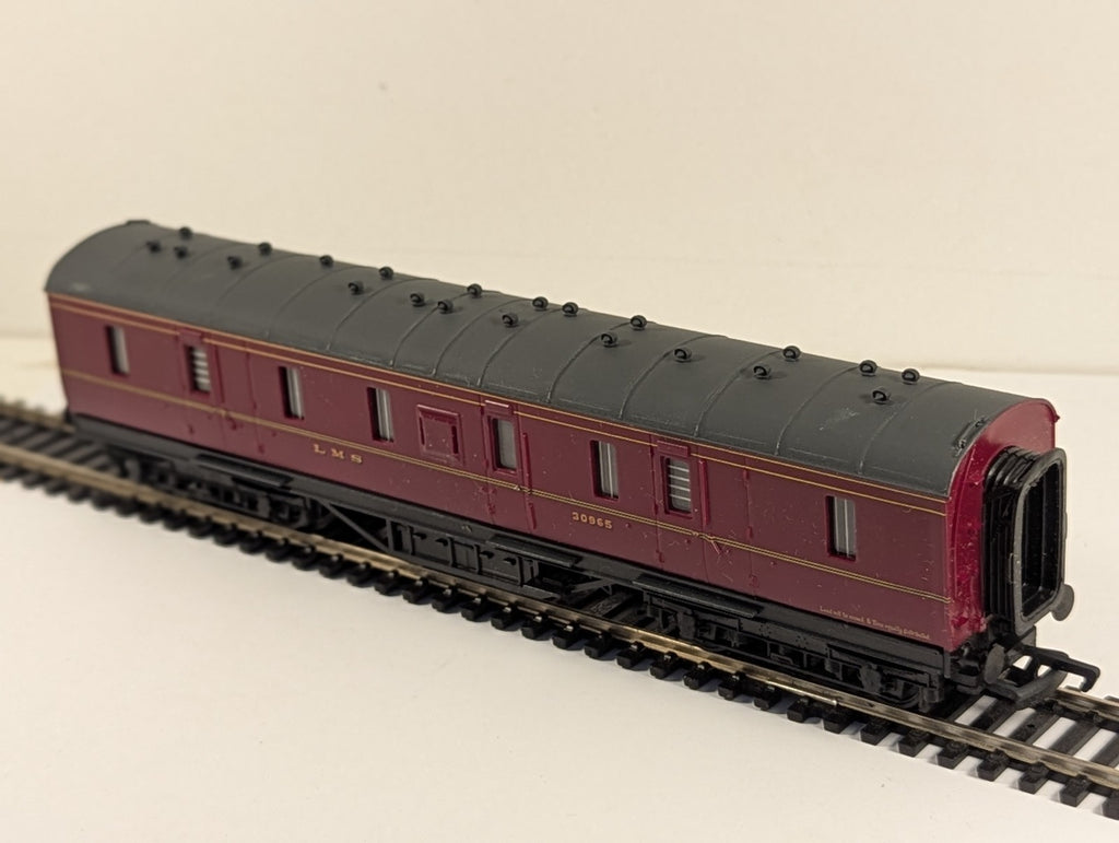 Mainline 37118 LMS 50ft Parcels Van BG Maroon OO Gauge Boxed