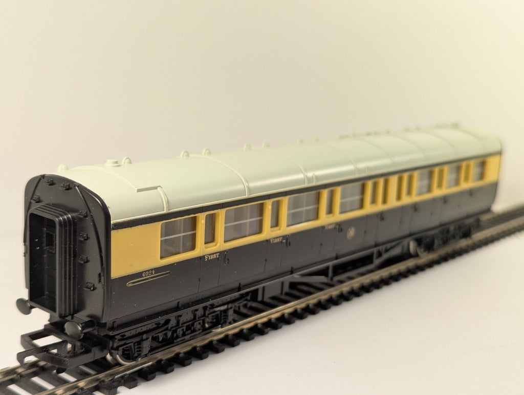 Hornby Railways R429 OO Gauge GWR 57ft Composite Coach Boxed