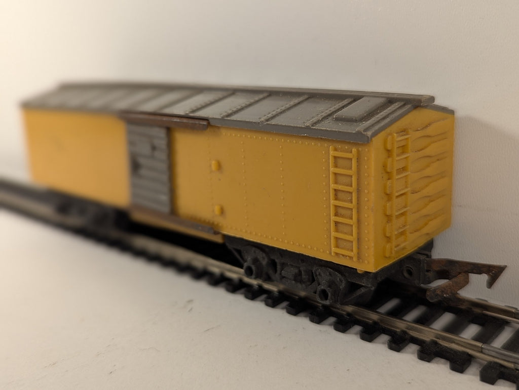Triang Refrigerator Car Boxcar Yellow & Grey