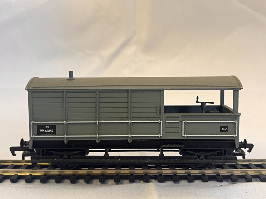 Mainline OO Gauge 20T Toad Brake Van Grey