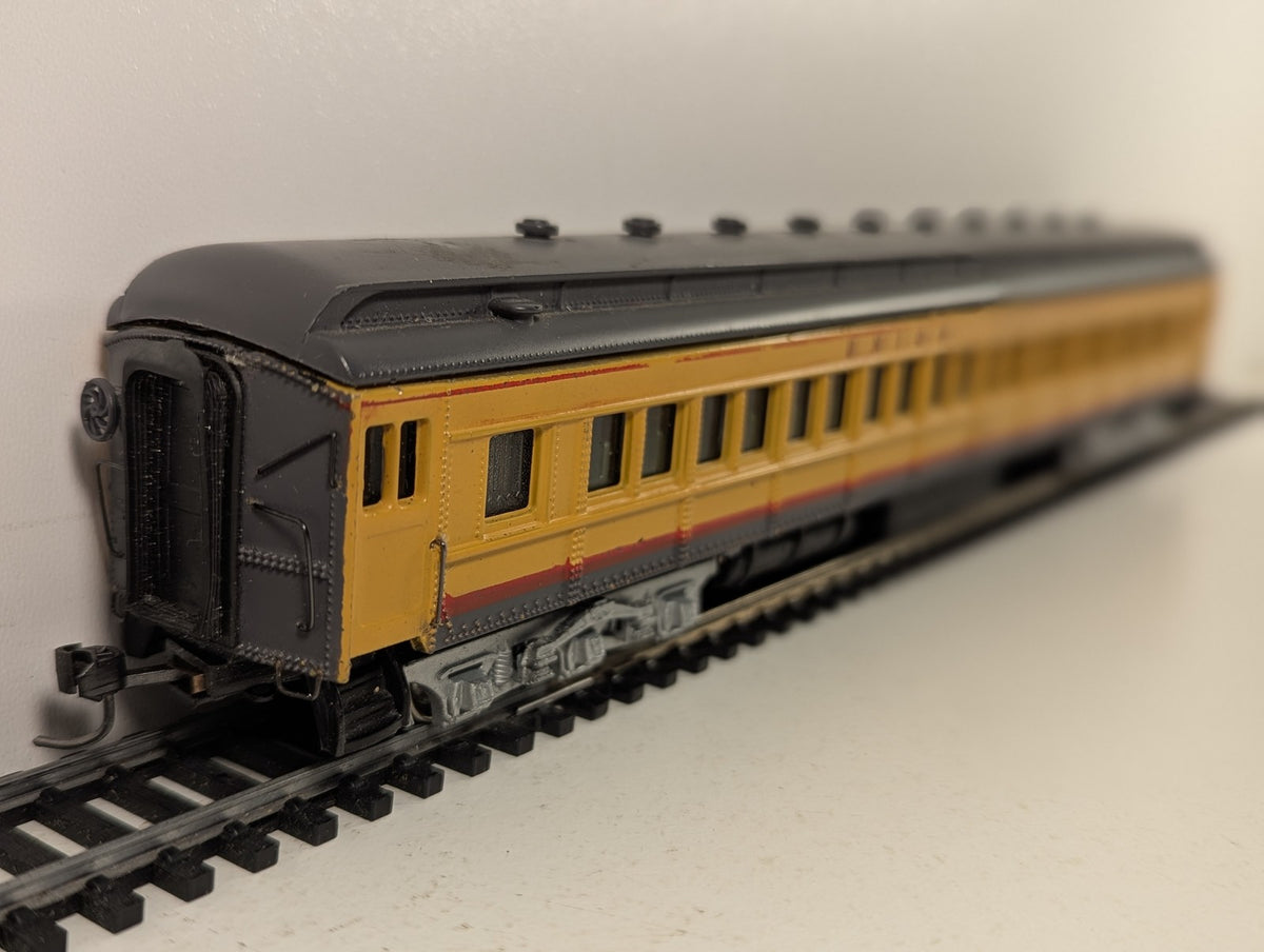 Bachmann HO Gauge Union Pacific Heavyweight Passenger Coach 1128