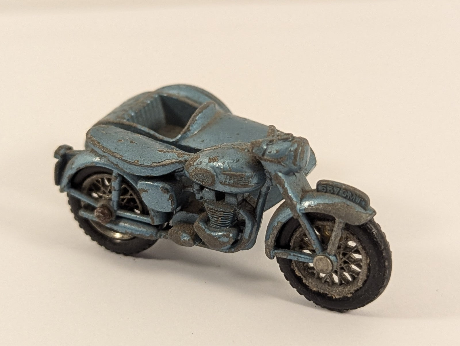 Matchbox Lesney No.4 Triumph T110 Motorcycle & Sidecar 1:64 - Chipped Paint
