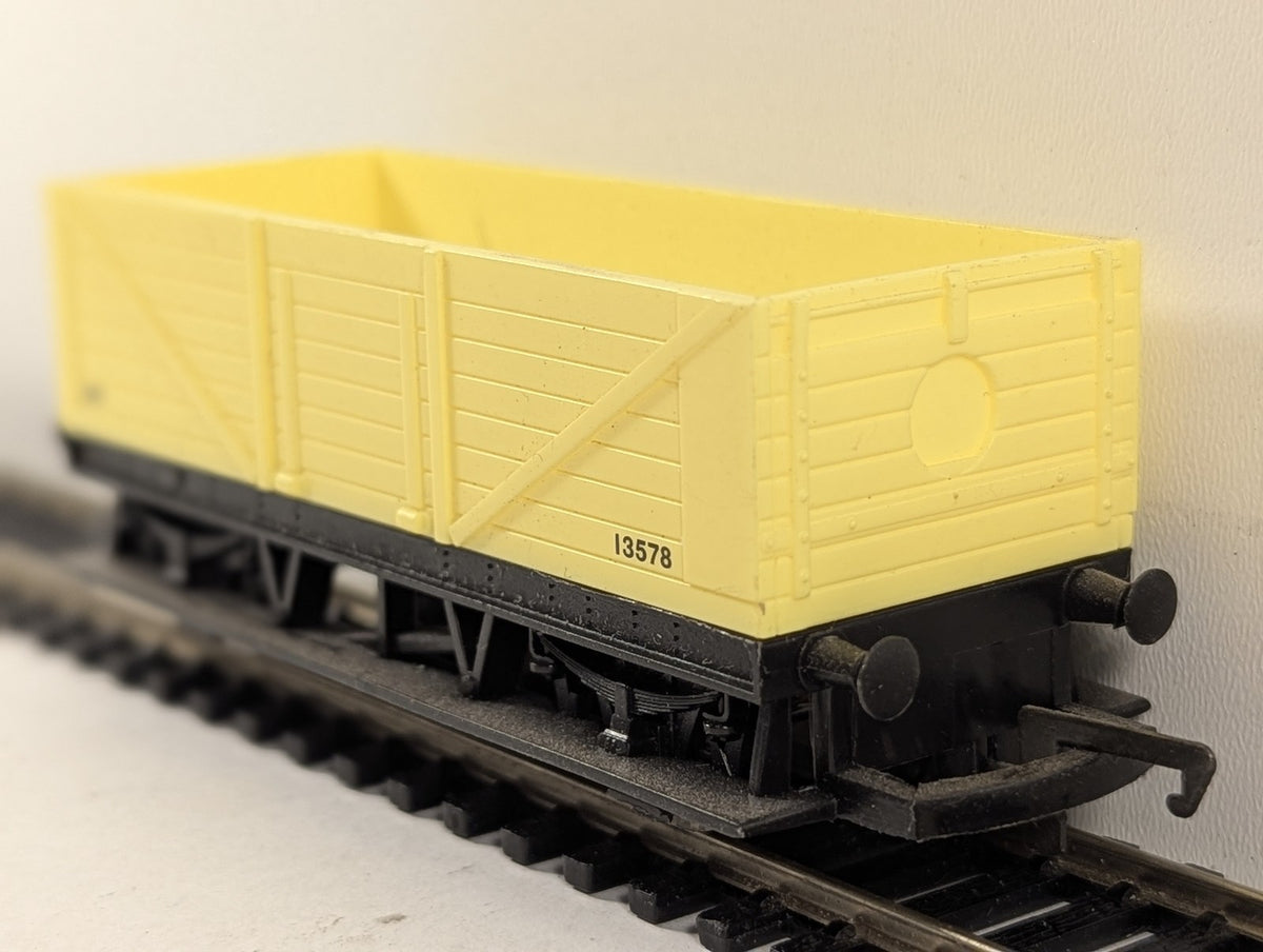Hornby OO Gauge 5-Plank Open Wagon Goods Wagon 13578 Yellow
