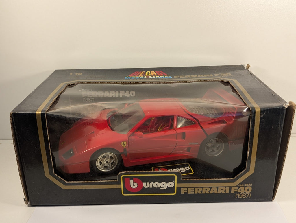 Bburago 1:18 Ferrari F40 (1987) Model Car Red 3032