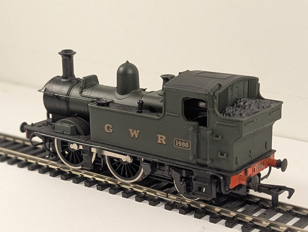 Airfix OO Gauge Class 1400 0-4-2T Steam Locomotive 1466 GWR Green 54152-7