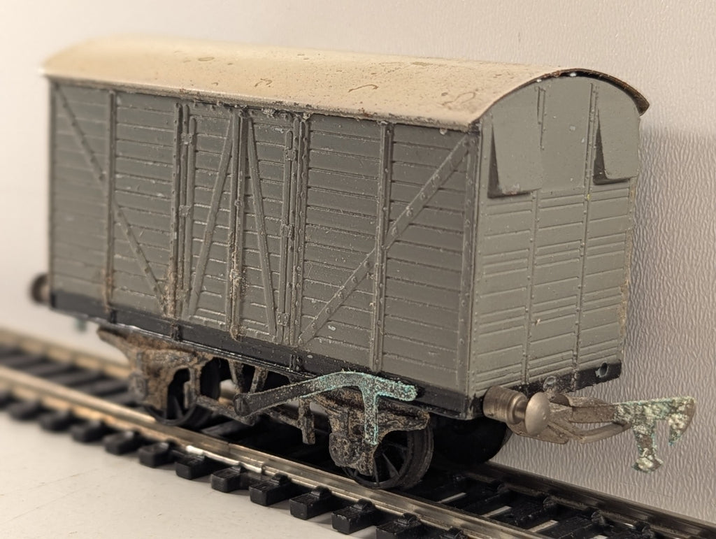 Graham Farish FormoVan Double Vent Goods Van