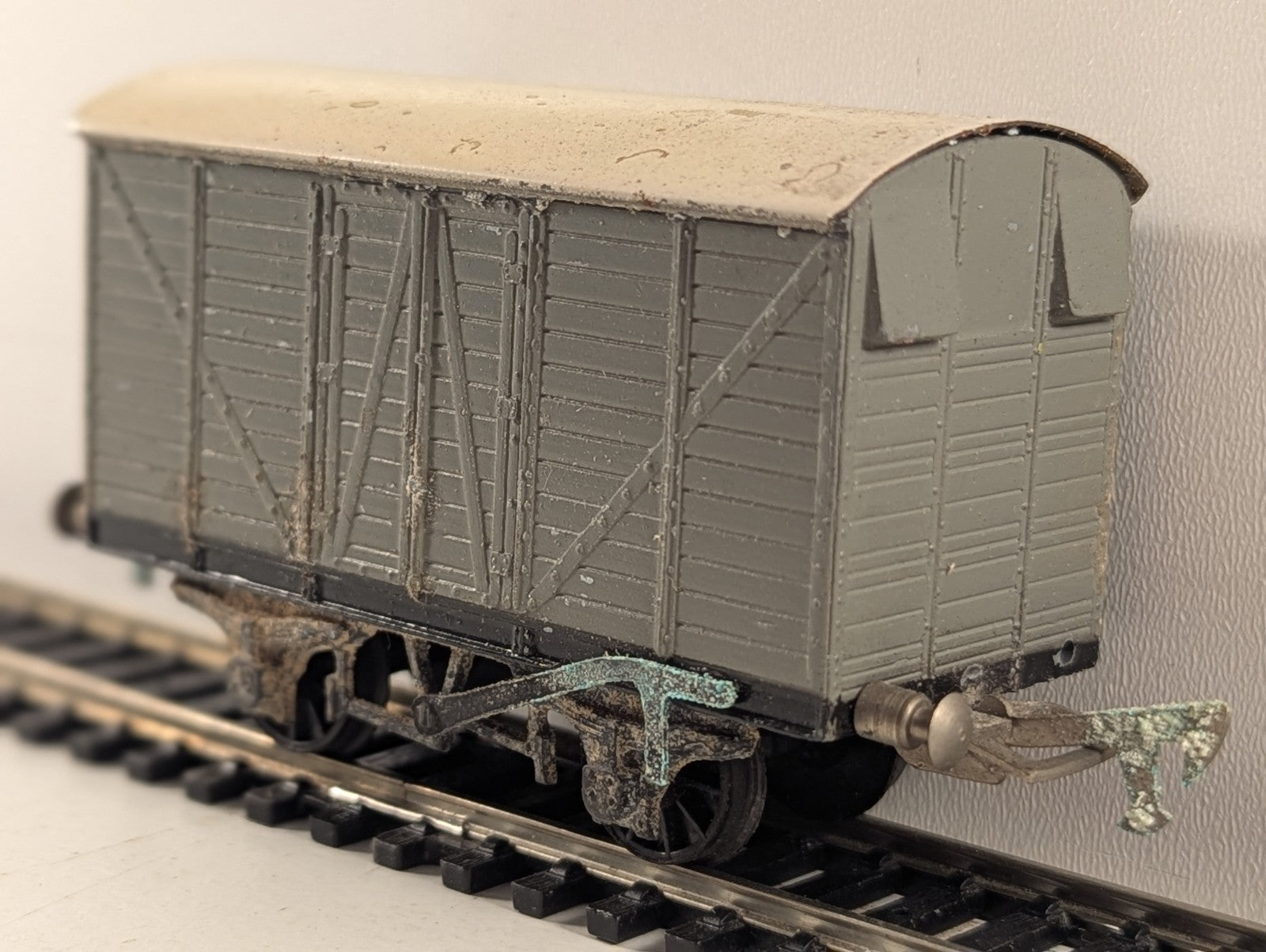 Graham Farish FormoVan Double Vent Goods Van