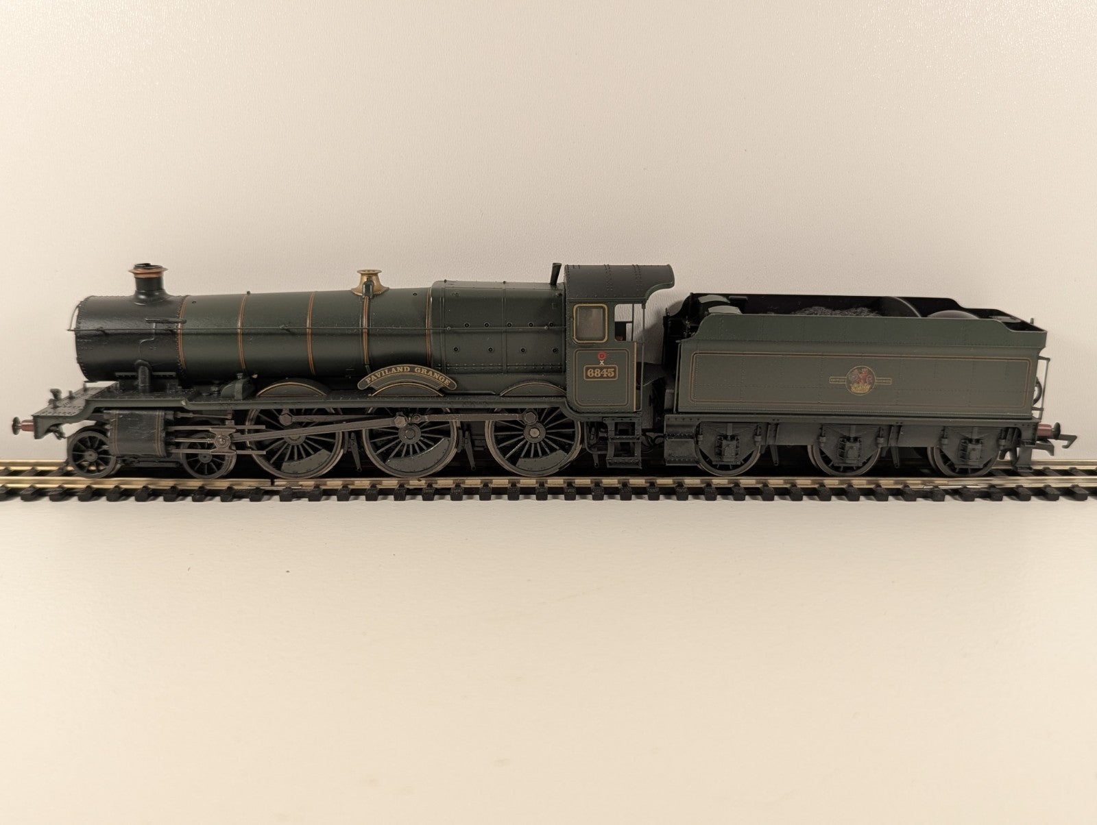 Hornby R3019 – BR Grange Class “Paviland Grange” (Weathered Green, DCC Fitted)