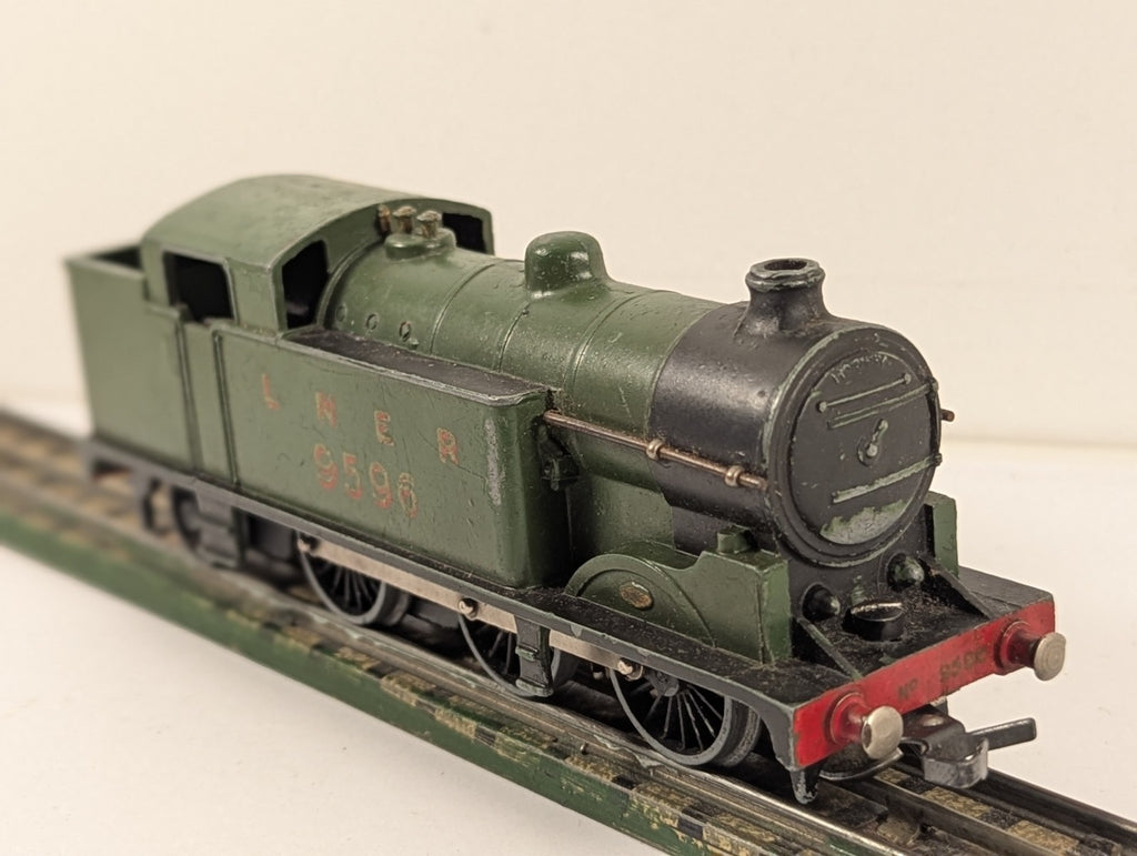 Hornby Dublo EDL7 OO Gauge 3-Rail LNER 0-6-2T Locomotive 9596