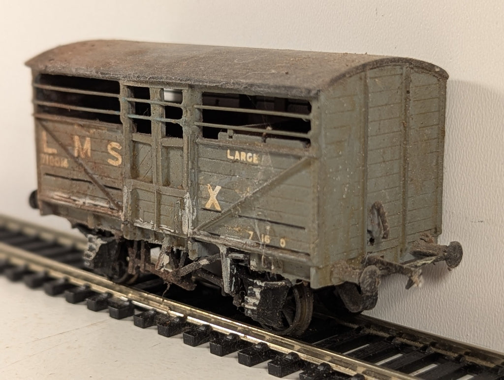 Kitbuilt OO Gauge LMS Cattle Wagon 710014 LMS Grey W5006