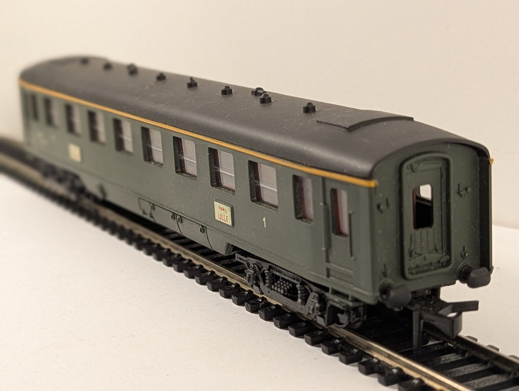 Hornby Acho HO Gauge 734 Paris–Lille Green 1st Class Coach