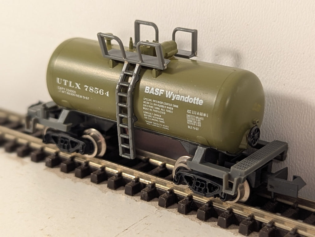 Atlas 3231-2.00 N Gauge Green Beercan Tank Car - Boxed