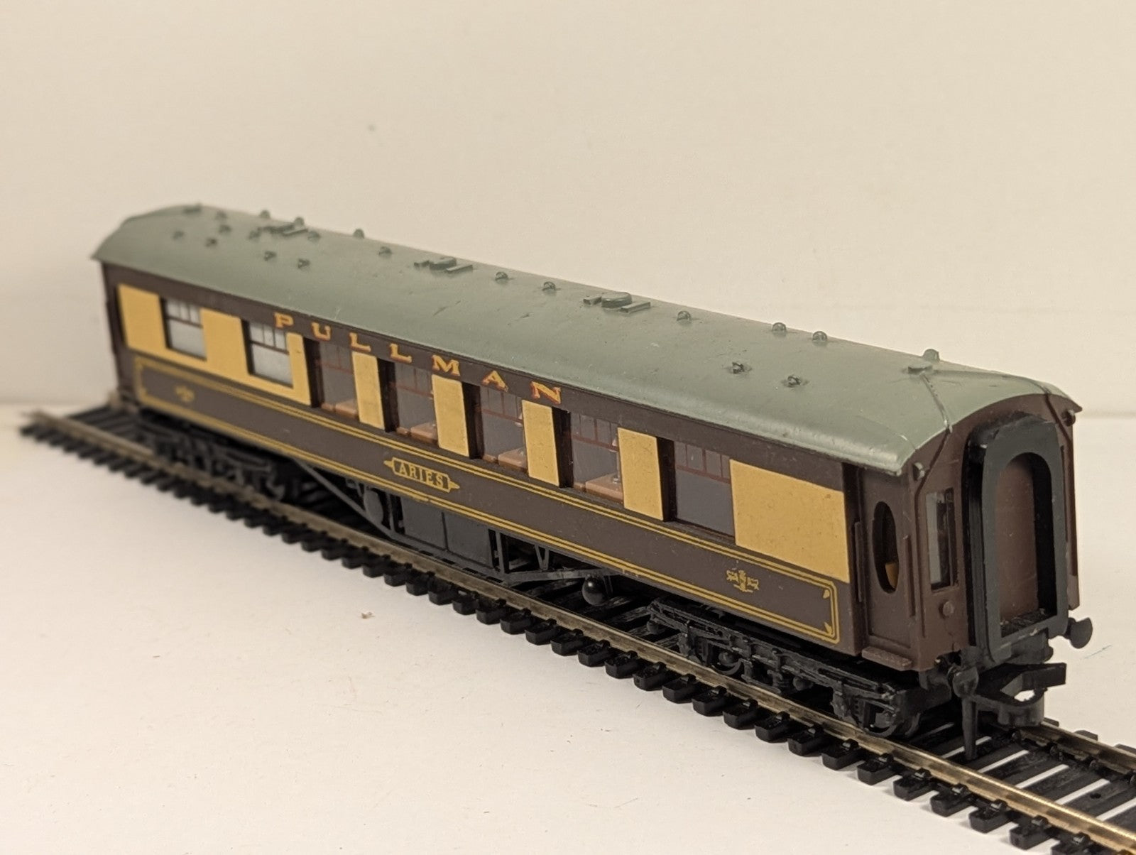 Hornby Dublo Pullman Car 'Aries' OO Gauge