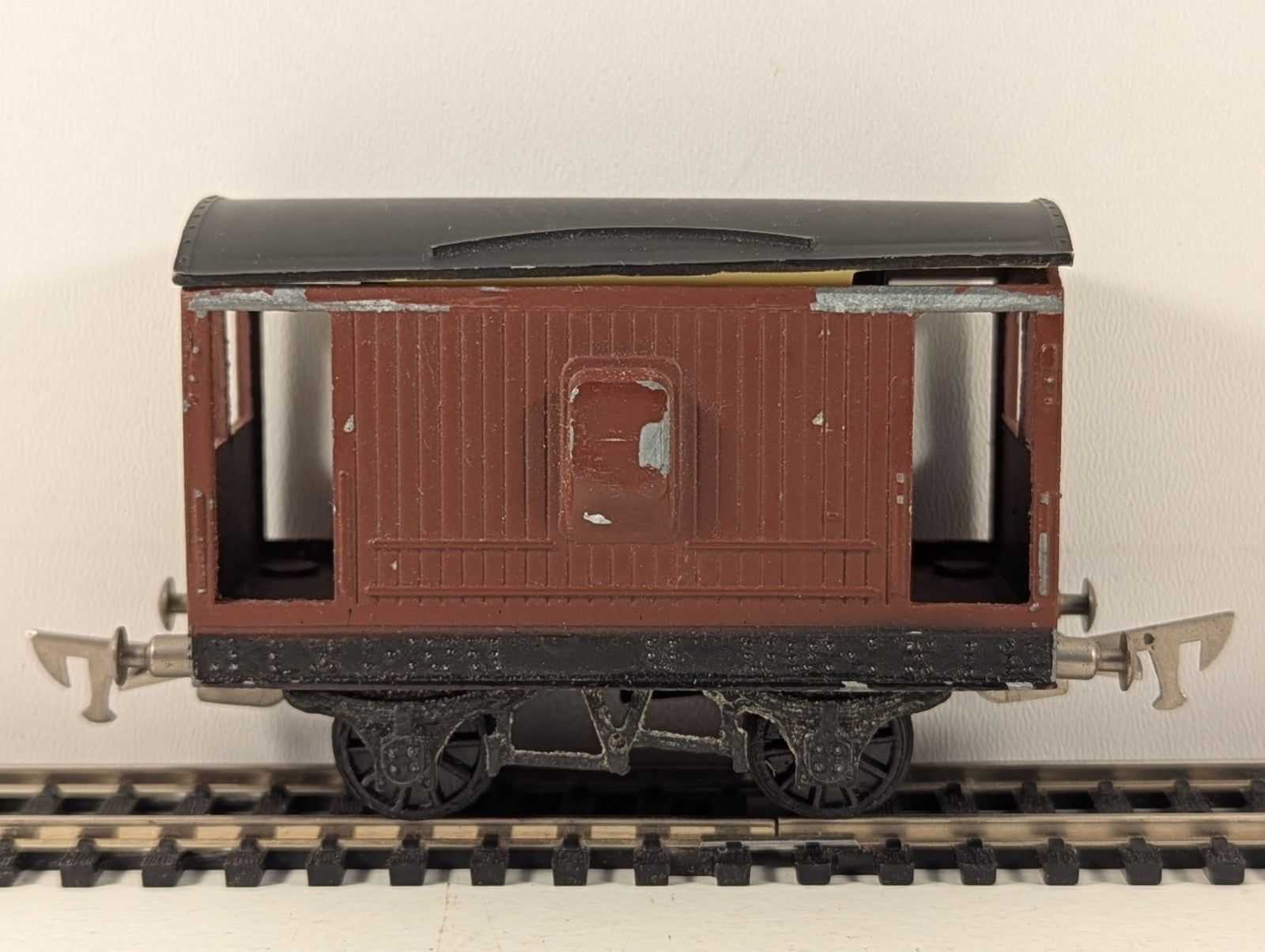 Graham Farish NE Brown 20T Brake Van