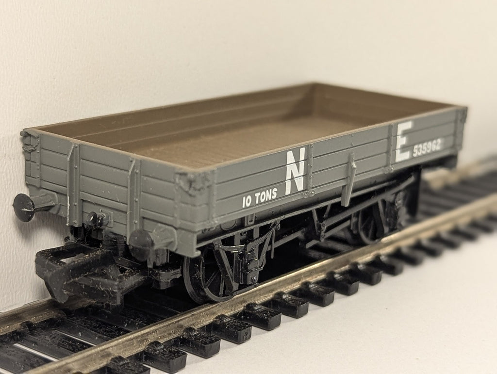 Mainline OO Gauge 3 Plank Wagon Goods Wagon 535962 NE Grey 937379