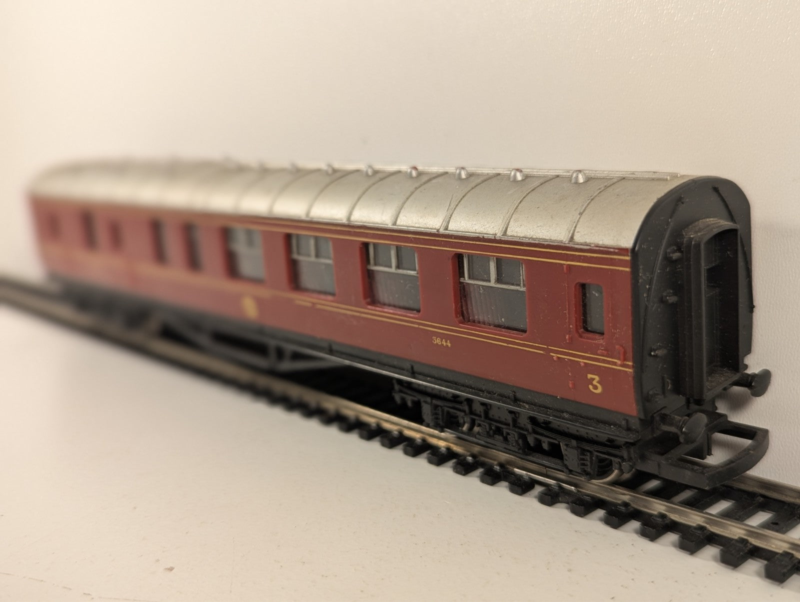 Hornby OO Gauge LMS Brake Third Coach