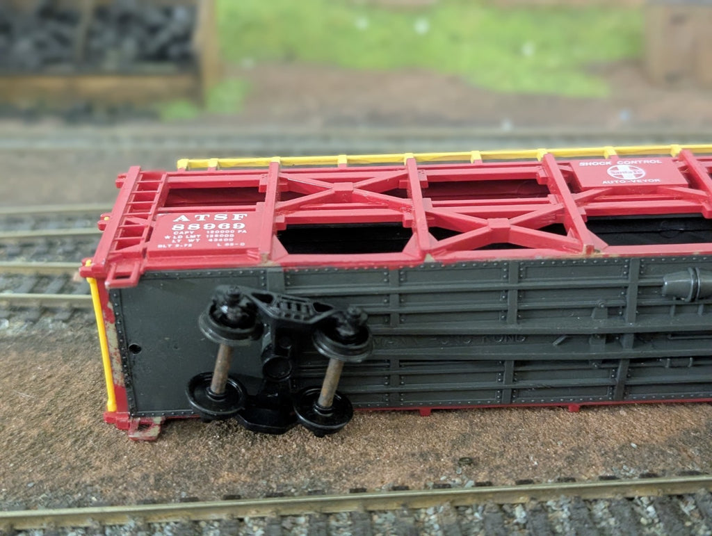HO Scale Bachmann ATSF Santa Fe Tri-Level Open Loaded 85' Auto Carrier