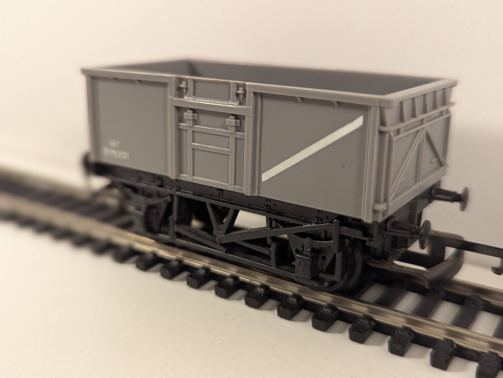 Hornby BR 16-Ton Steel Mineral Wagon B875201 – OO Gauge