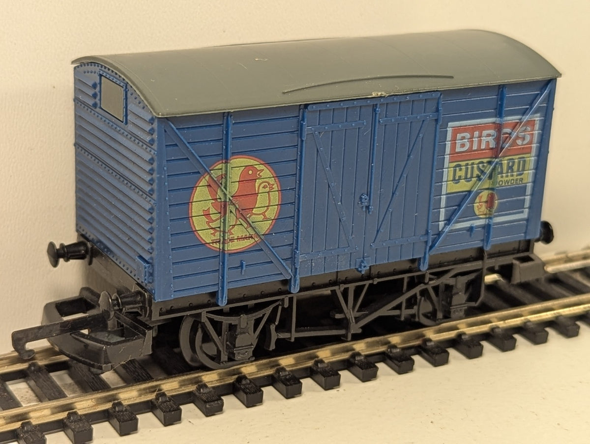 Lima OO Gauge 20 Ton Corrugated End Van