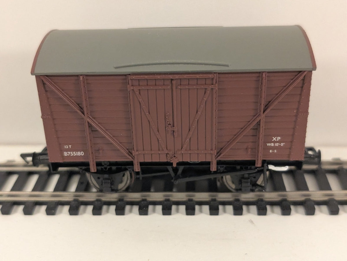 Bachmann 38-161 OO Gauge 12-Ton Planked Vent Van B755180 – BR Bauxite (Late)