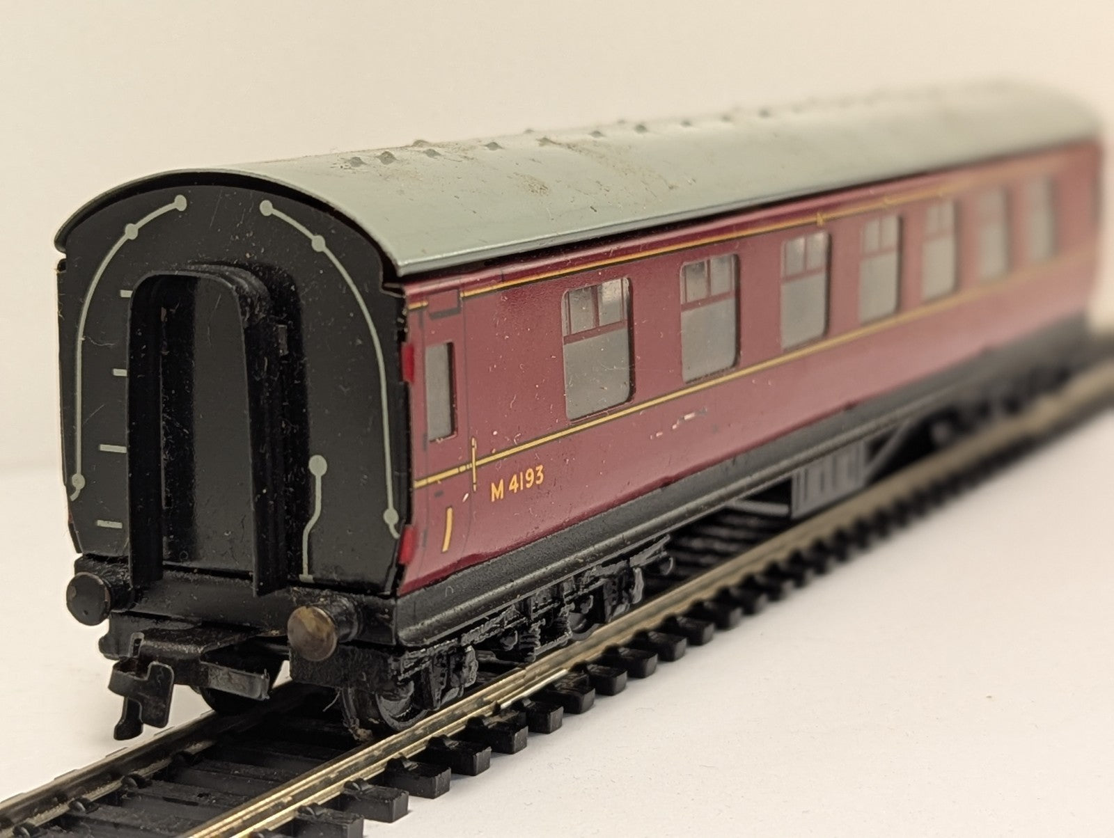 Hornby Dublo OO Gauge Stanier Composite Coach BR Maroon
