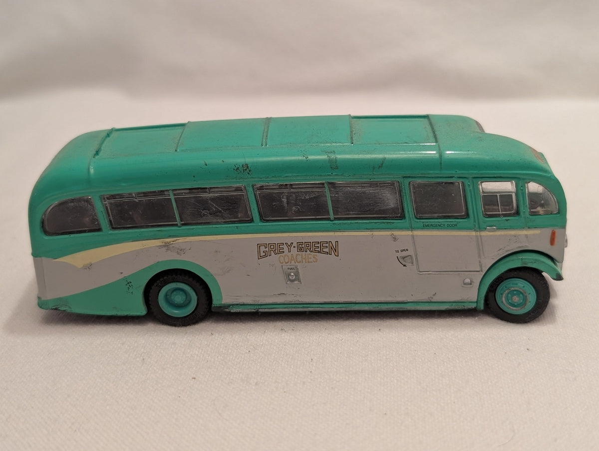 Exclusive First Editions 1:76 A.E.C. Regal Halfcab Coach Die-cast Coach HLW 981